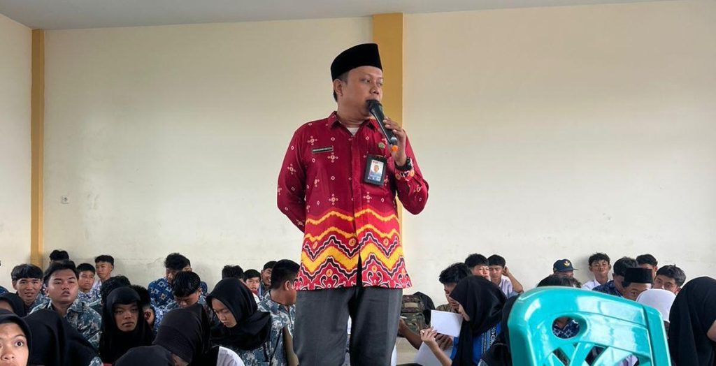 Beriman Teguh, Tapi Nggak Kaku Kayak Tiang Listrik